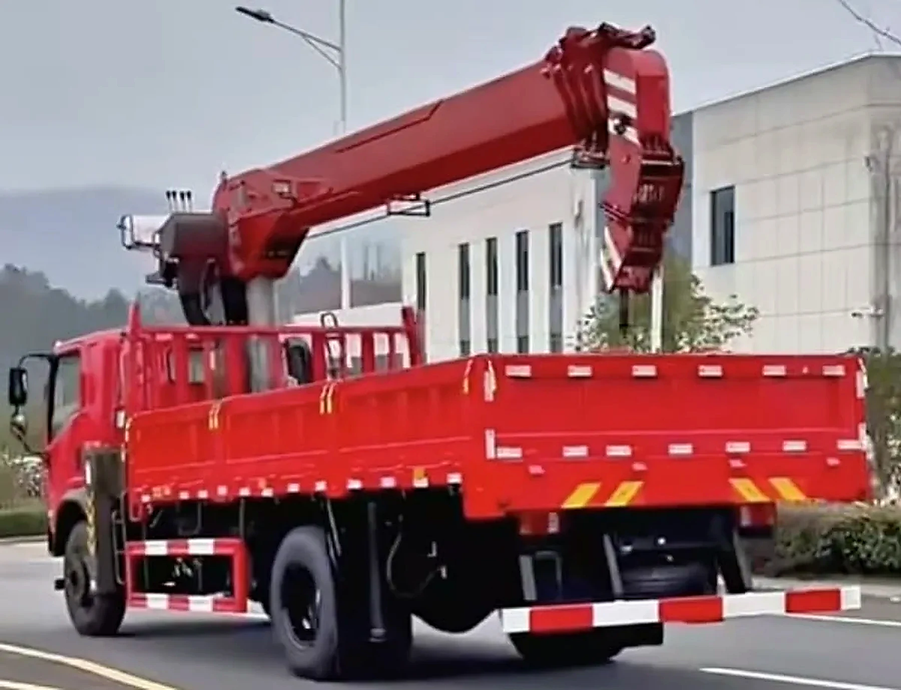 Dump Truck / Tipper Truck